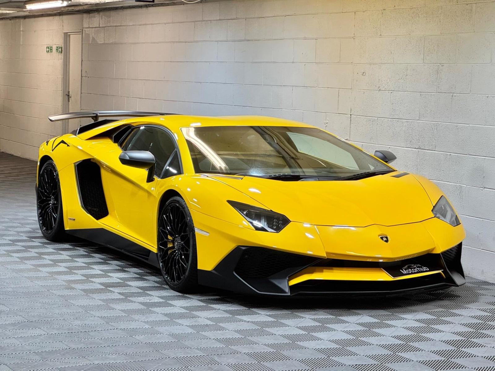 2015 Lamborghini Aventador