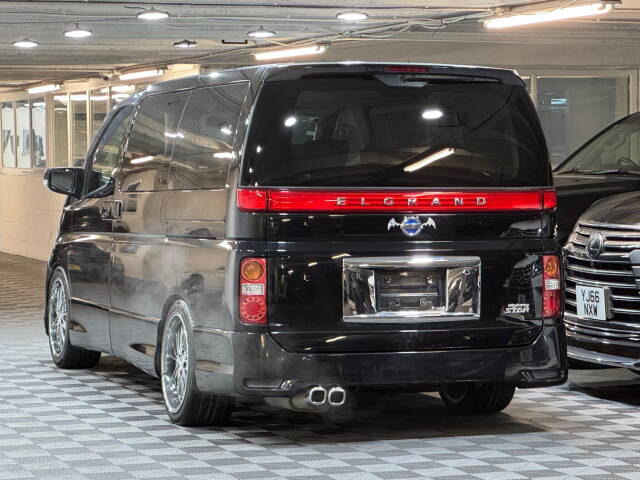 2005 Nissan Elgrand E51 2.5 V6 Highway Star Mystic Black G30