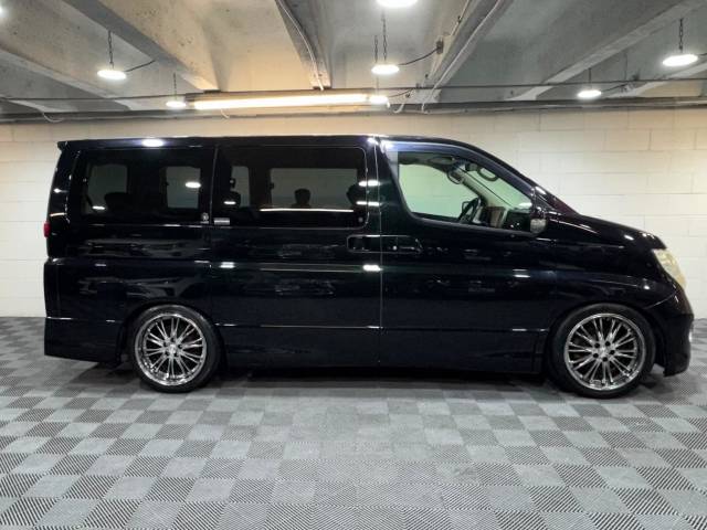2005 Nissan Elgrand E51 2.5 V6 Highway Star Mystic Black G30
