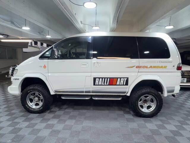 2003 Mitsubishi Delica Spacegear Chamonix 3.0 V6 4WD Auto Lift
