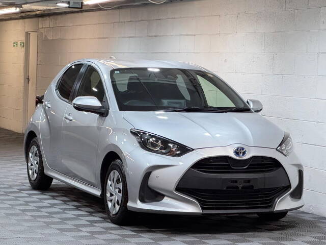 Toyota Yaris 1.5 VVT-h Icon Hatchback 5dr Petrol Hybrid E-CVT Euro 6 (s/s) (116 ps) Hatchback Hybrid Silver