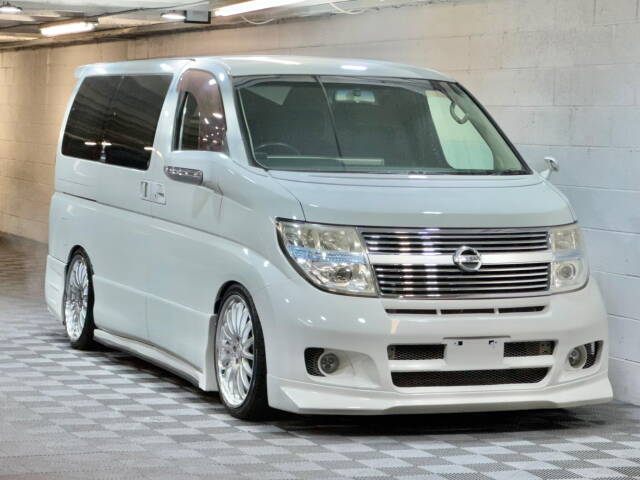 Nissan Elgrand 2.5 V6 Highway Star Urban Selection Auto MPV Petrol White