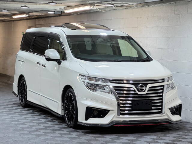 Nissan Elgrand 3.5 V6 VIP Rare 4 Seat Luxury MPV Nismo MPV Petrol White