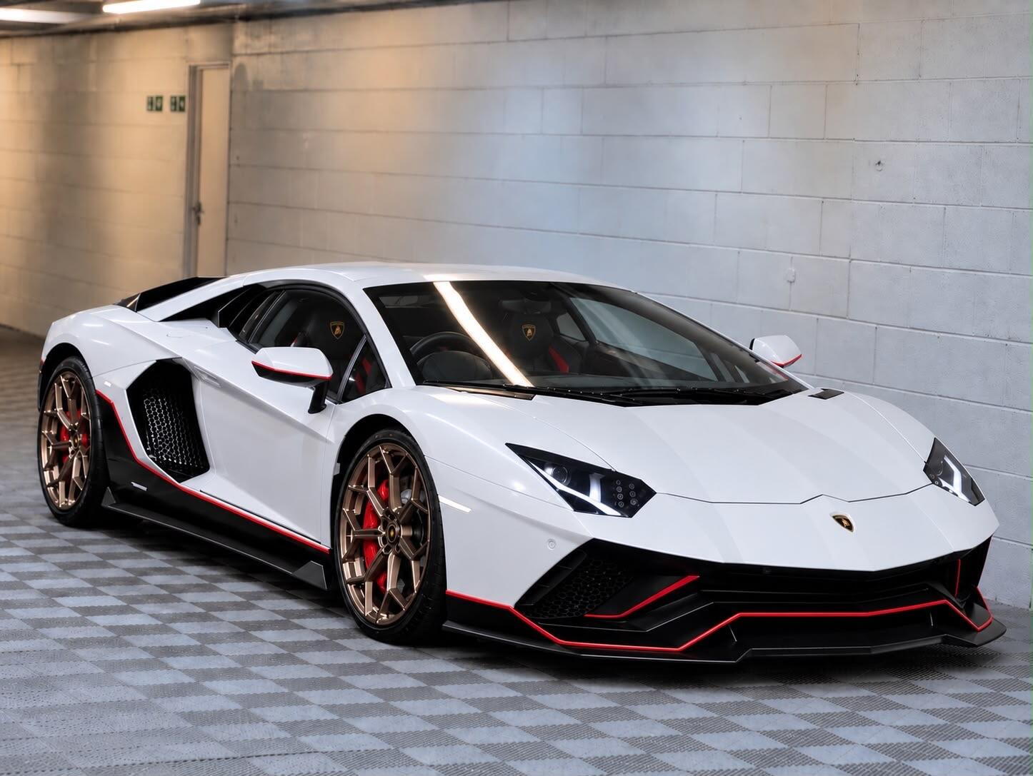 2022 Lamborghini Aventador